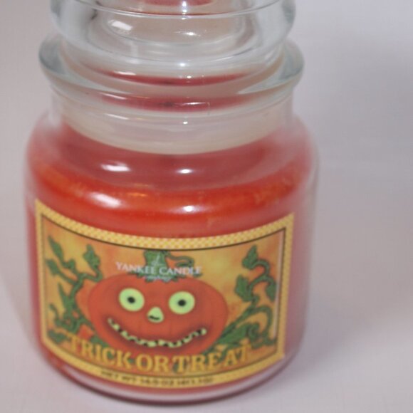 RARE YANKEE CANDLE TRICK OR TREAT CANDLE 14.5 OZ. - Picture 1 of 5